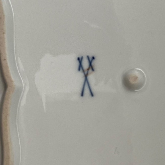 MEISSEN SHALLOW SQUARE  BOWL VINTAGE - Picture 2 of 3